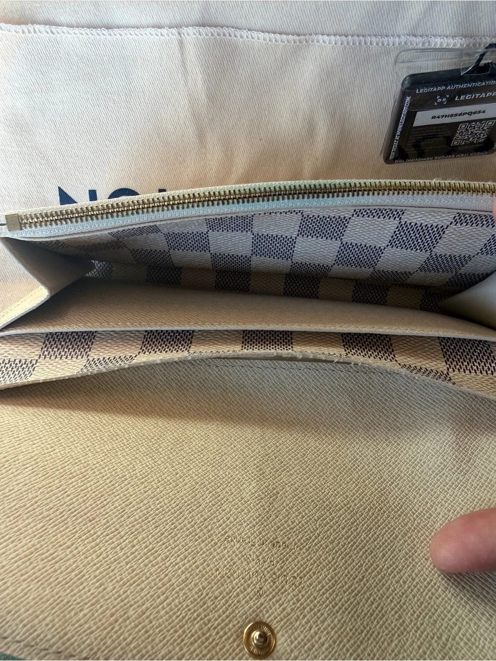 Louis Vuitton Azur Wallet (price is firm)